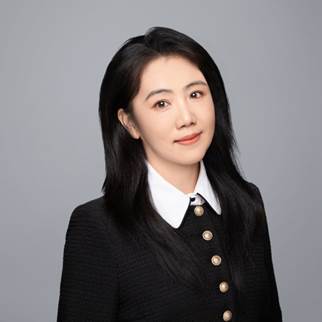 人穿着西装  AI 生成的内容可能不正确。